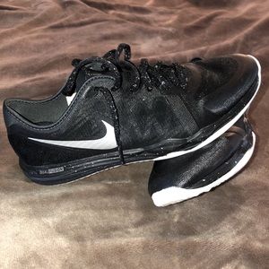 Nike Dual Fusion Training Sneaker (Women’s 9)